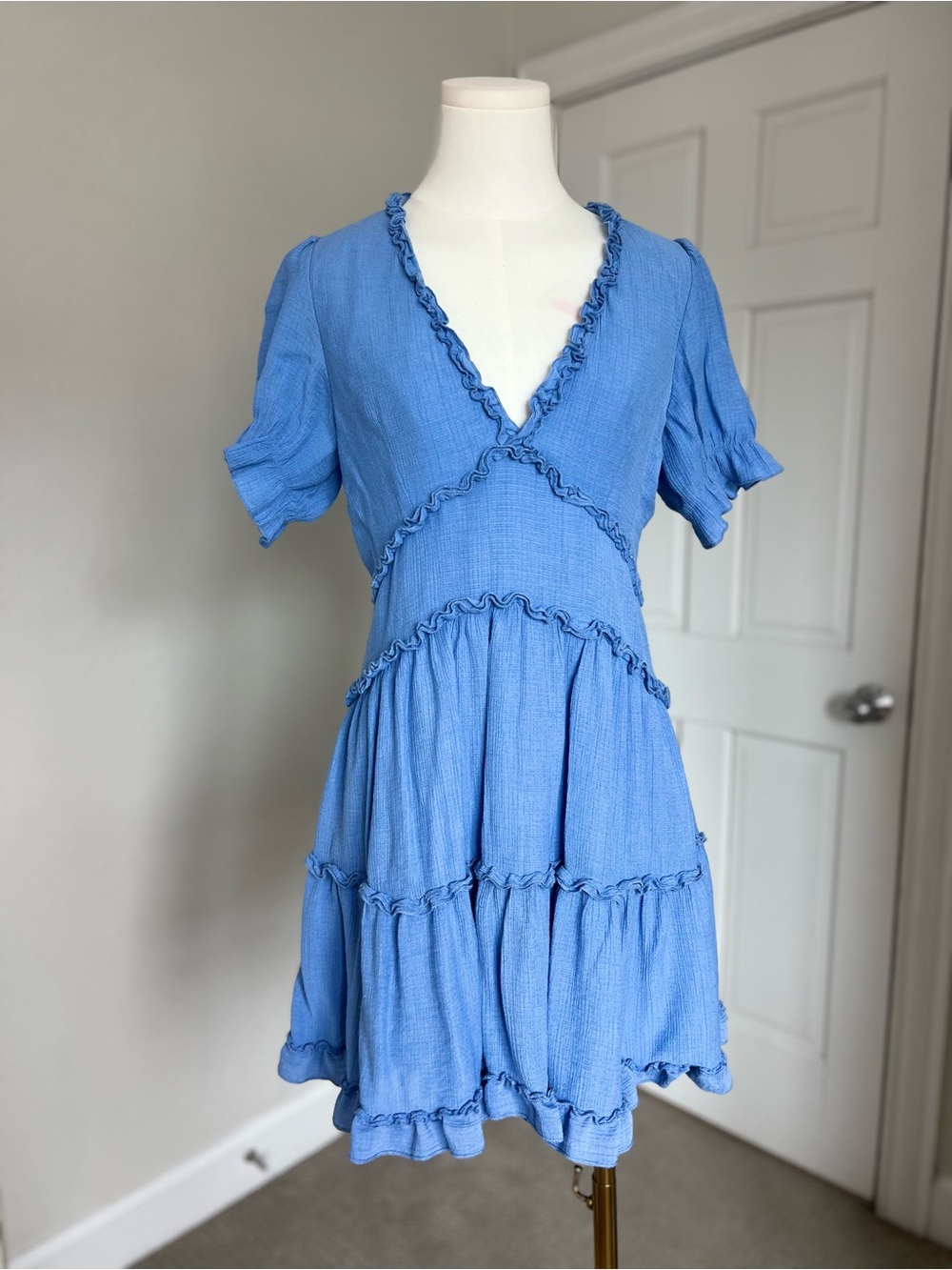 Altar'd State Women’s Blue Solid V-Neck Ruffle Puff Sleeve Mini Dress L Cottage